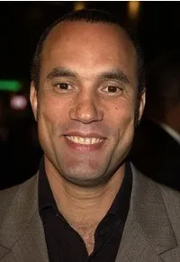 영화배우인 로저 구엔부르 스미스의 대표 이미지