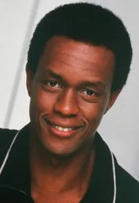 배우인 케빈 피터 홀의 대표 이미지