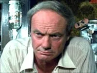 배우인 글린 에드워즈의 대표 이미지