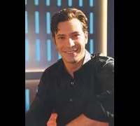 배우인 알렉스 카사노바스의 대표 이미지