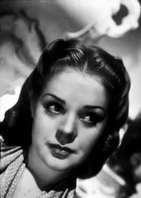 배우인 앨리스 페이의 대표 이미지