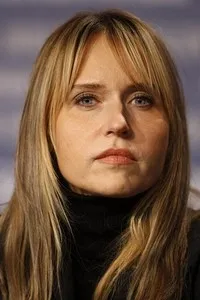 영화배우인 애니카 도브라의 대표 이미지