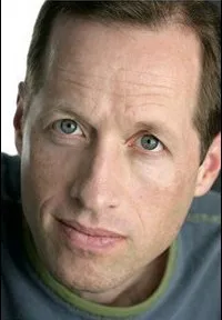 배우인 팀 호퍼의 대표 이미지