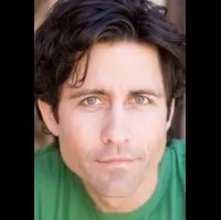 영화배우인 바이런 테임스의 대표 이미지