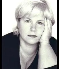 배우인 캐서린 호스말린의 대표 이미지