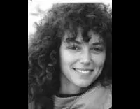 배우인 카키 헌터의 대표 이미지