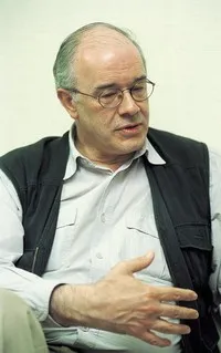 평론가, 영화배우인 토니 레인즈의 대표 이미지