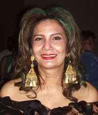 배우인 크리스틴 하킴의 대표 이미지