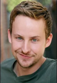 탤런트인 스티븐 구아리노의 대표 이미지