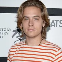 영화배우인 딜런 스프로즈의 대표 이미지