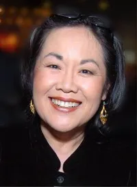 영화배우인 에밀리 쿠로다의 대표 이미지