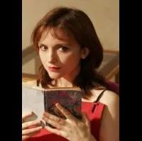 배우, 감독, 각본인 마고 아바스칼의 대표 이미지