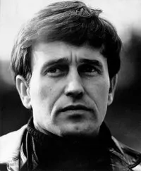 배우, 각본인 얀 노비키의 대표 이미지