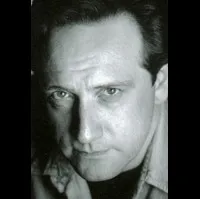 영화배우인 닐 더전의 대표 이미지