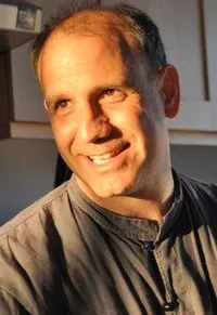 영화배우, 영화감독인 닉 샌도우의 대표 이미지