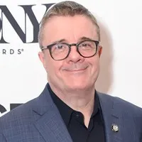 영화배우인 네이단 레인의 대표 이미지