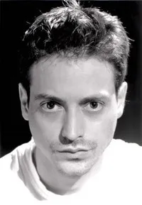 배우인 세바스티안 납의 대표 이미지