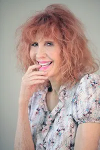 영화배우인 손드라 블레이크의 대표 이미지