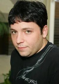 배우인 알렉스 빈센트의 대표 이미지