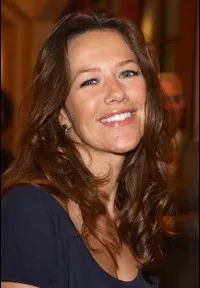 배우인 알렉산드라 넬델의 대표 이미지