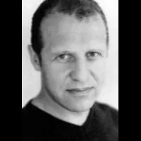 영화배우인 나이젤 린제이의 대표 이미지