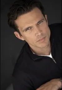 영화배우, 가수인 애슐리 해밀턴의 대표 이미지