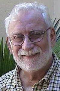 배우인 악셀 앤더슨의 대표 이미지