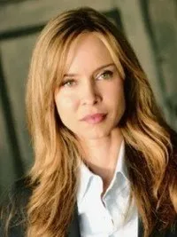 영화배우인 줄리언 존스의 대표 이미지