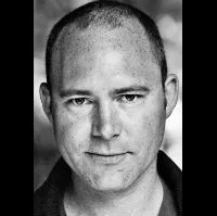 배우인 더그 코클의 대표 이미지