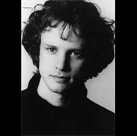 배우인 조나단 퍼스의 대표 이미지