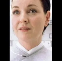 배우인 조세핀 바이런스의 대표 이미지