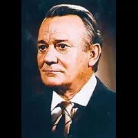 영화배우인 덴홀름 엘리엇의 대표 이미지