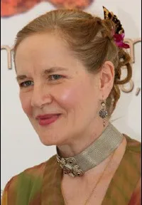 영화배우인 도미니크 산다의 대표 이미지