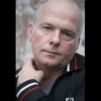 배우인 얍 스페이커스의 대표 이미지