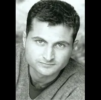 배우, 제작/기획, 감독, 각본, 편집인 라파엘로 데그루톨라의 대표 이미지