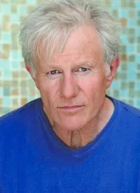 영화배우인 레이먼드 J. 배리의 대표 이미지