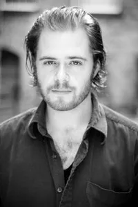 영화배우인 로리 키넌의 대표 이미지