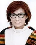 소설가, 의사인 카야마 리카의 대표 이미지