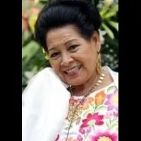 배우인 오로라 클라벨의 대표 이미지