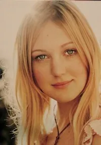 영화배우인 아주라 스카이의 대표 이미지