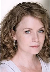 영화배우인 파리스 제퍼슨의 대표 이미지