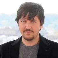 배우인 리키 맴피스의 대표 이미지