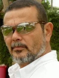 배우인 레즈 코르테즈의 대표 이미지