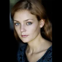 배우인 한나 홀의 대표 이미지