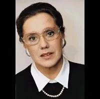 배우인 마야 코모로브스카의 대표 이미지