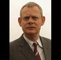 영화배우인 마틴 클룬즈의 대표 이미지