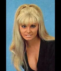 배우인 빅토리아 베트리의 대표 이미지