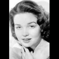 배우인 캐스린 그랜트의 대표 이미지