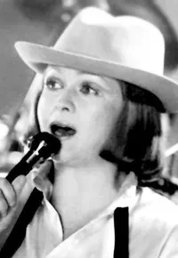 배우, 음악인 나탈리아 군다레바의 대표 이미지