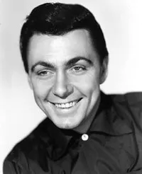 배우인 맥스웰 리드의 대표 이미지